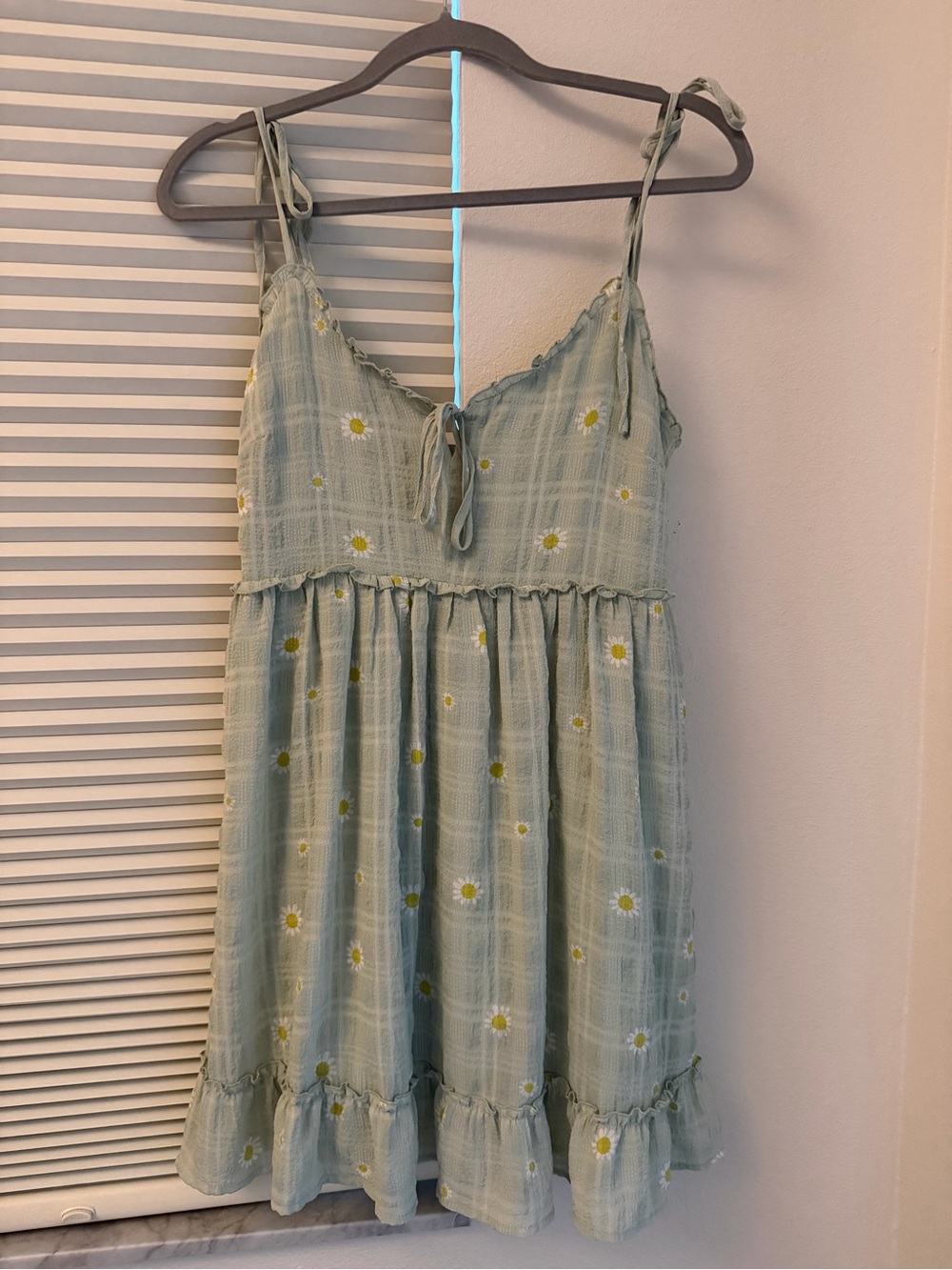 Forever 21 Light Green Daisy Tie-Shoulder Sundress
